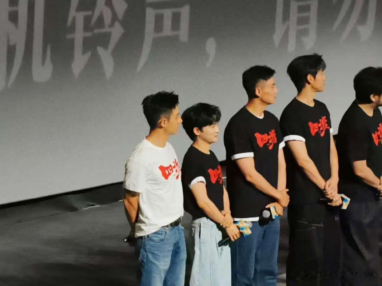 于适周深现身四渡见面会于适周深出席四渡见面会 于适周深现身四渡见面会 