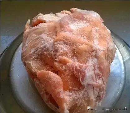 生活中唯有美食和美景不可辜负，灵魂和胃总有一个要在路上！
日常囤菜囤肉少不了冰箱