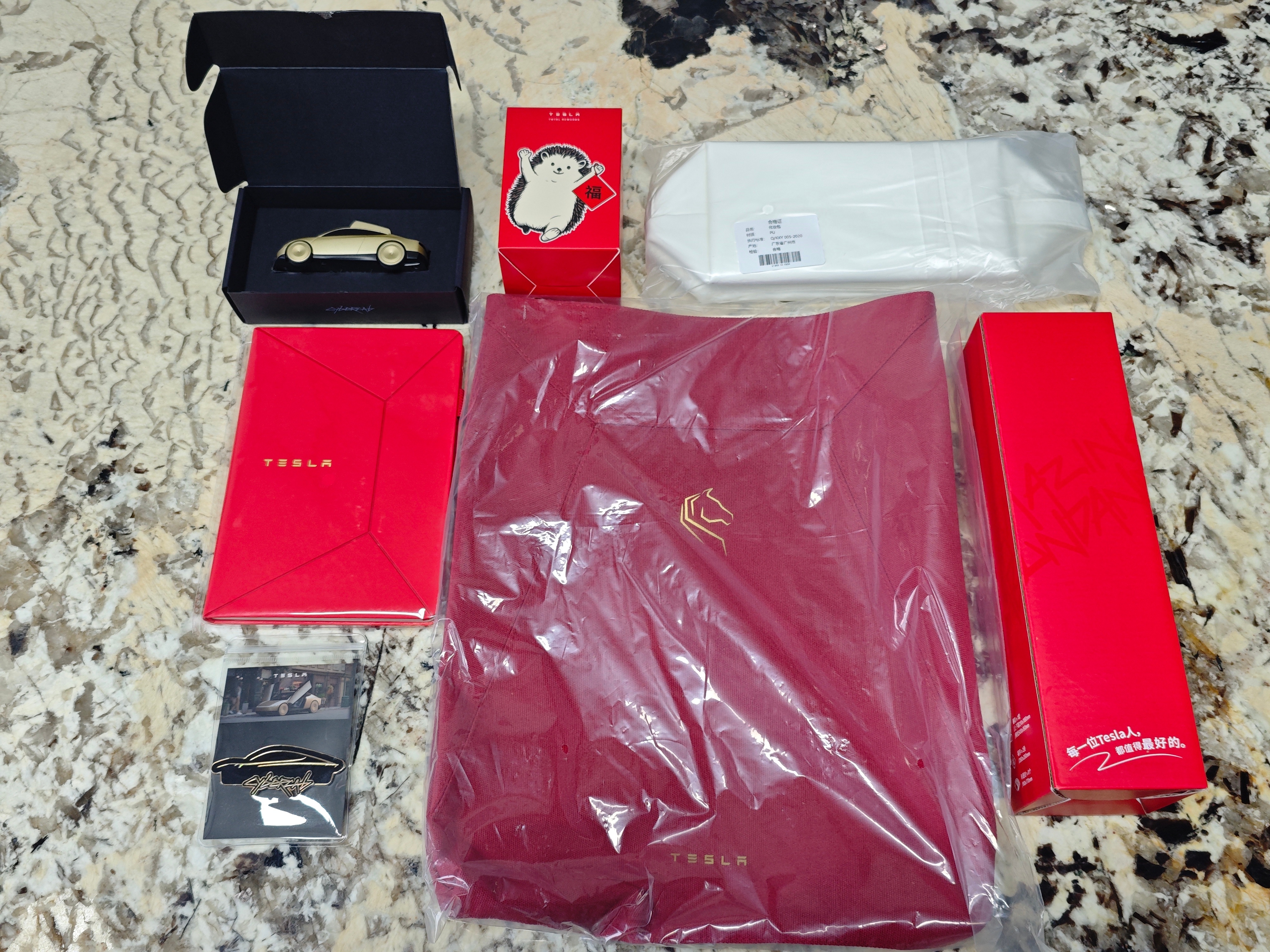 大年初八开工第一天！开箱特斯拉的新春🎁：我抽到的是Cybercab发条赛车很不