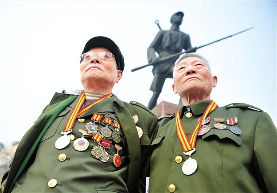 “小子，战场上武器不够，咱就靠这一身本事和敌人拼命！”这是一位老人的亲身经历，他