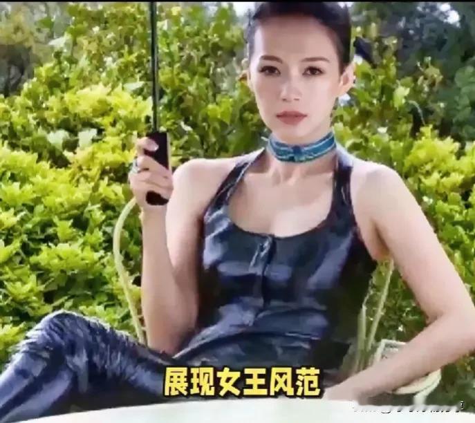 章子怡戛纳海边大片出炉，女王风范，气场全开，网友直呼太惊艳！才貌双全的国际巨星章
