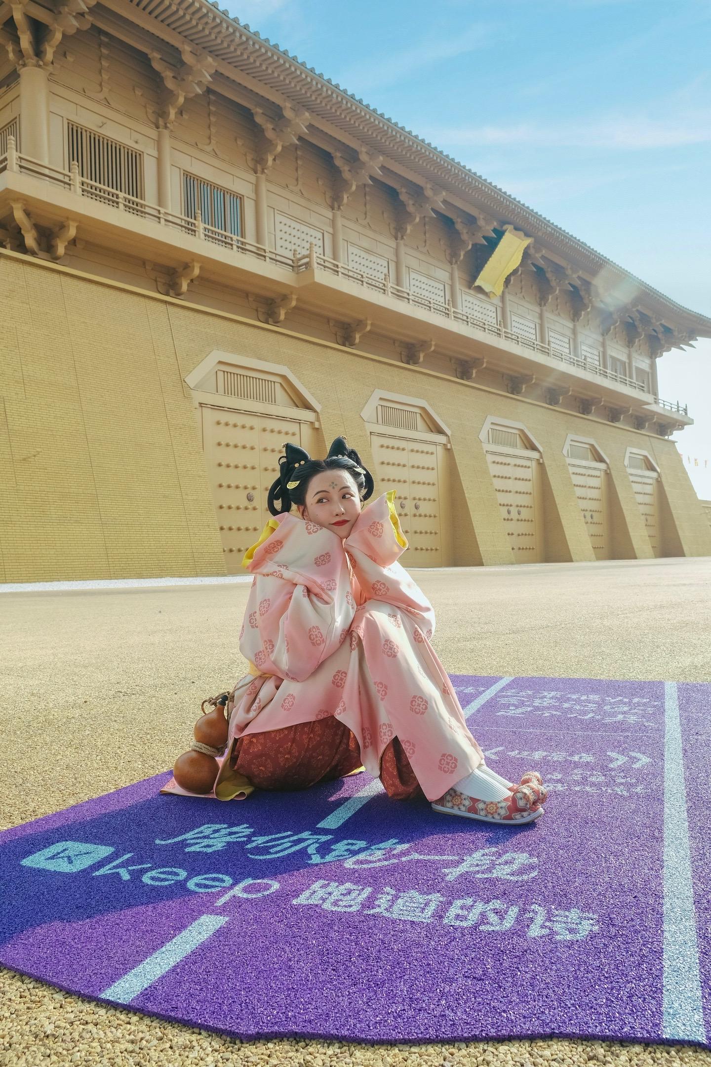 诗在长安就在｜和小唐人一起奔向广阔的自由。✨在西安的街头巷尾，仿佛还萦...