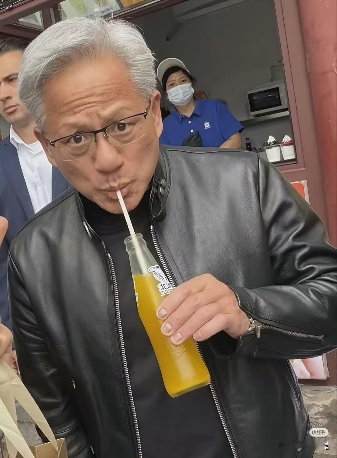 就这么华丽丽赤果果的以工作之名吃喝玩乐一整天。。。羡慕！！
work老黄真高精力
