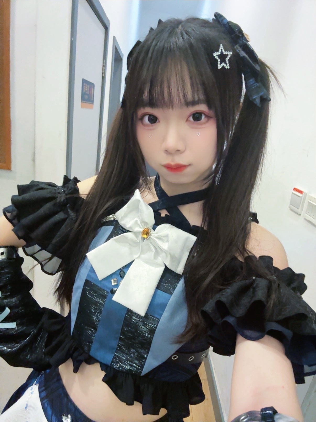 终于双马尾穿这套了最近双马尾很顺…像是掉了很多头发的成果…