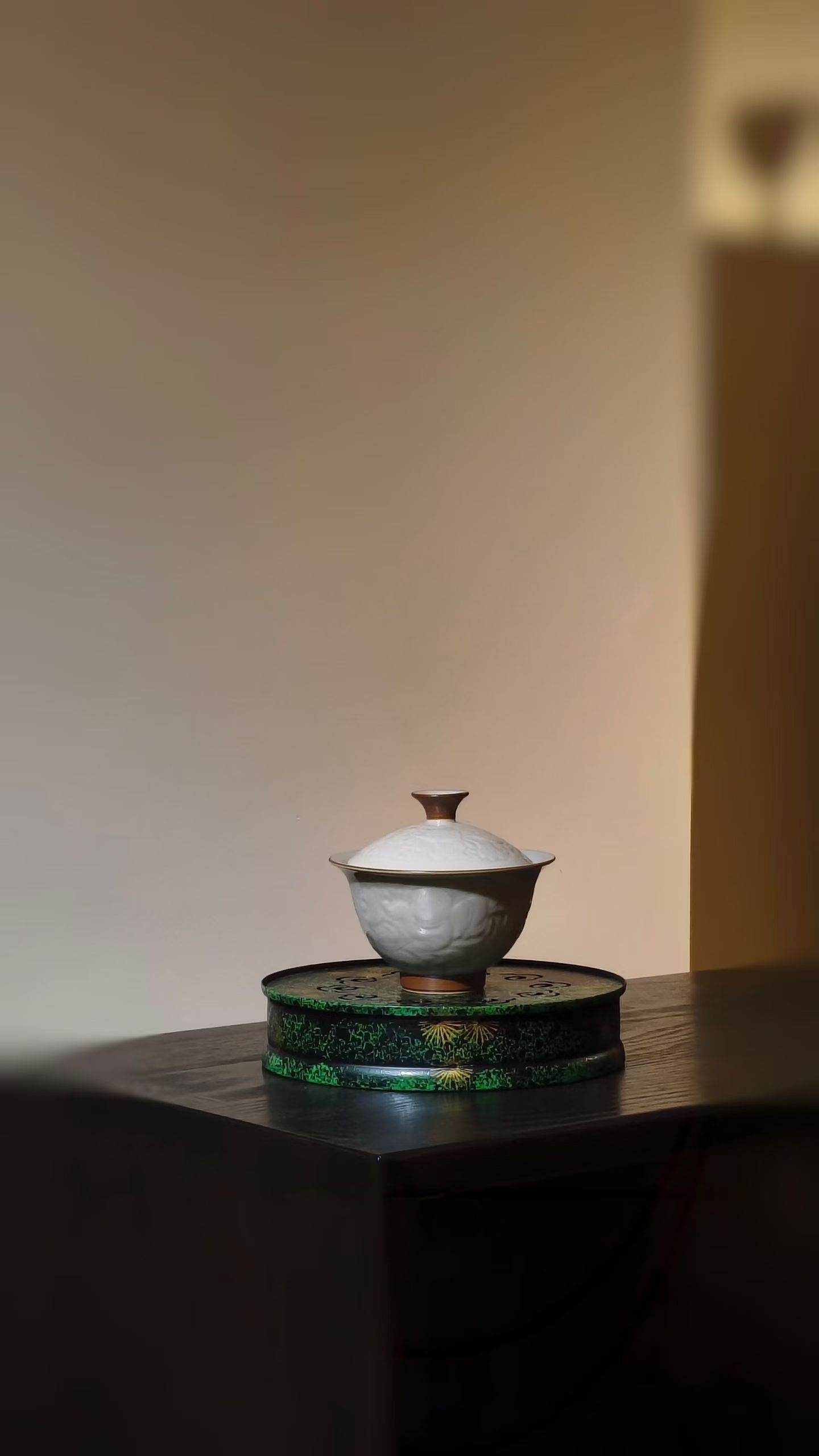 茶道  真正的品茶，应不仅存在于形式，而在于有一颗清净安详的道心。如此喝茶才是真