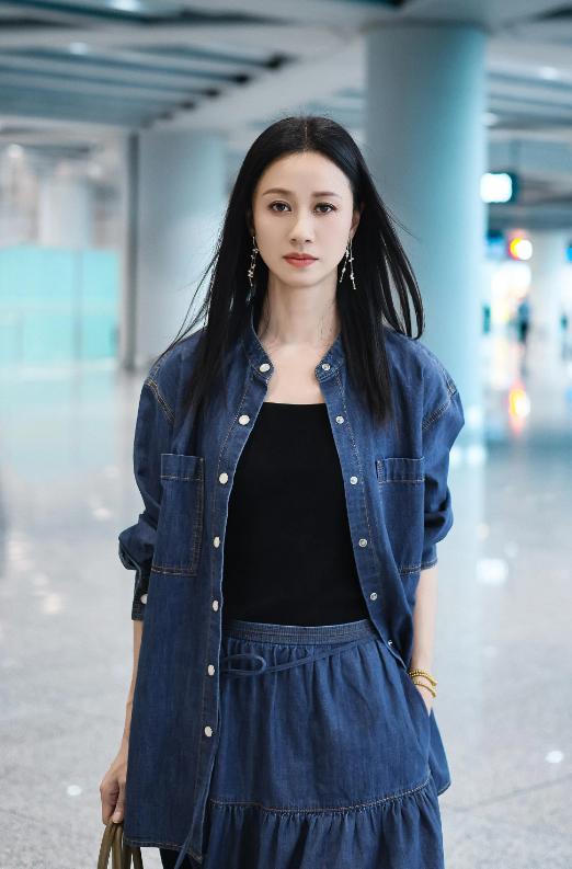 我有个预感，倪虹洁不会再结婚了。

不是因为她年纪大了，也不是因为她没有男朋友，