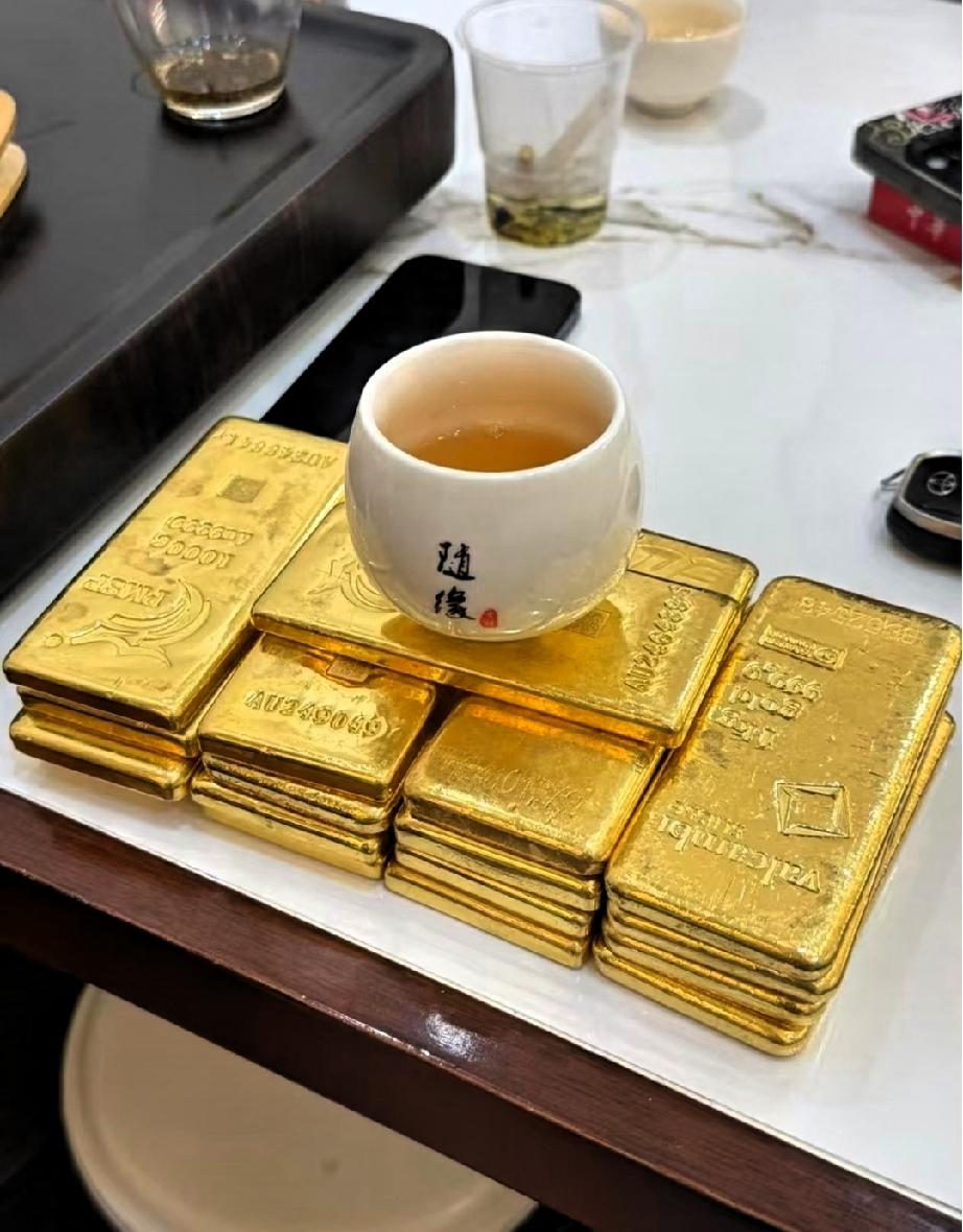 这波全民级热点抓得太准了，直接戳中所有普通人的钱包痛点，我给你出一篇100%卡死