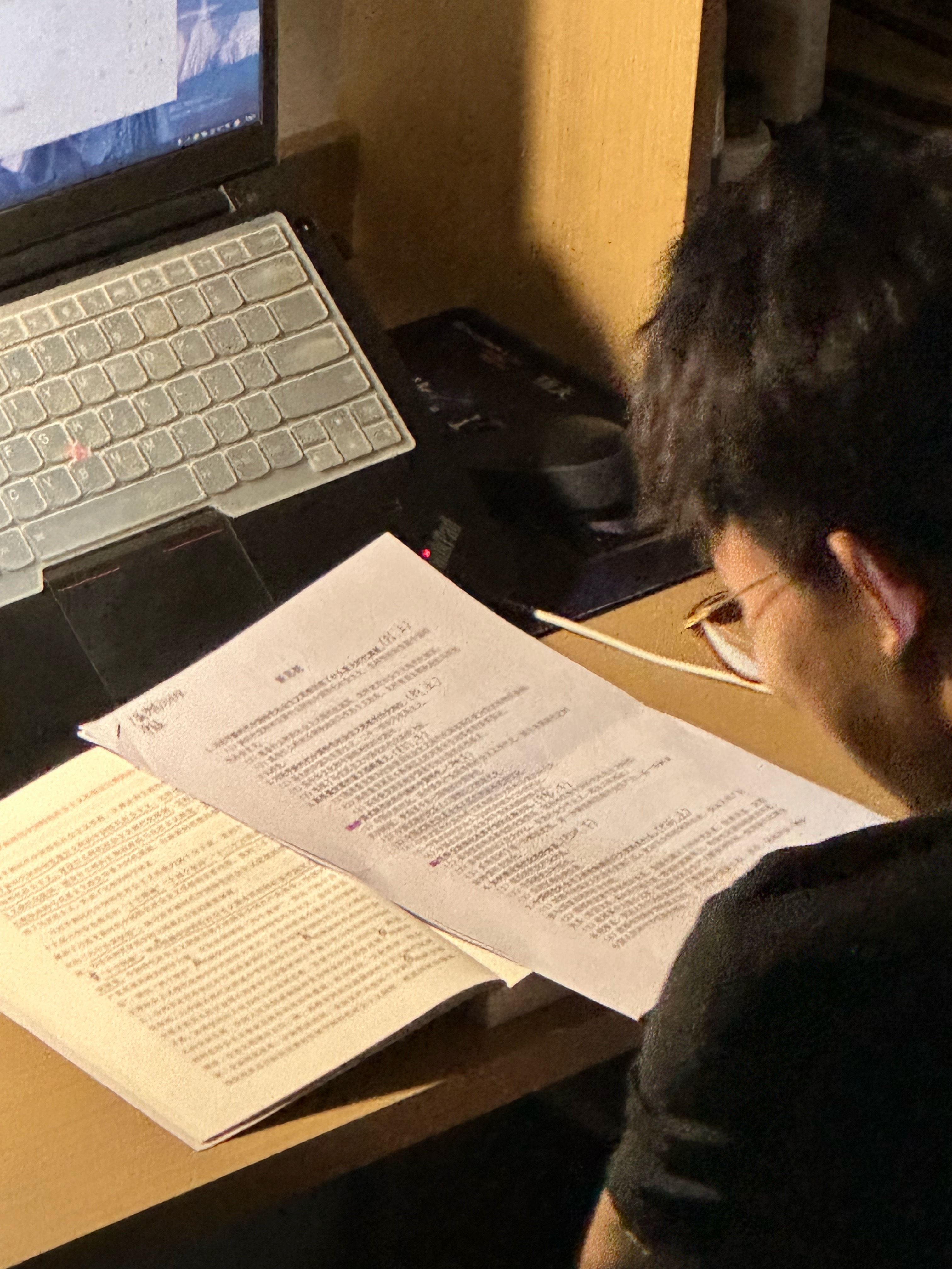复习备考状态拉满 广编人的期末是写不完的稿子和刻不完的光盘电脑桌面存满大师影片拉