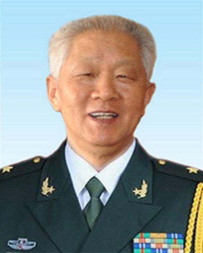 1981年，华国锋在党的十一届六中全会上辞去中共中央主席、中央军委主席职务后，组