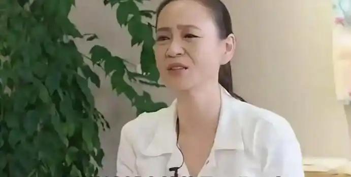 “最后悔的是没有生孩子！”“琼瑶女郎”刘雪华晚年坦言。

金钱堆砌的生活，真的难