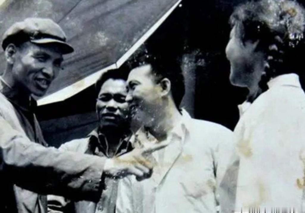 1979年，姚连蔚带着一纸调令回到了西安的昆仑机械厂，彻底回归了普通工人的身份。