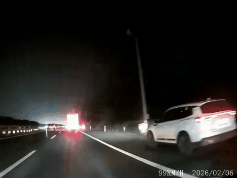 夜间还要走应急车道，急不来那点时间吧。这下好了