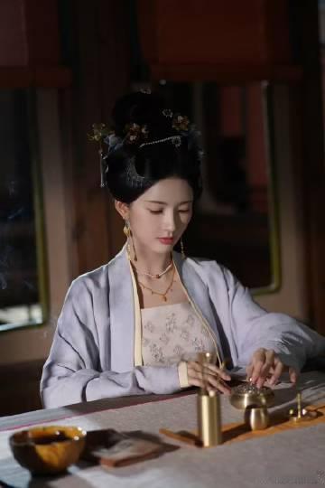 望寿华姐姐疼疼我 寿华在《五福临门》中展现了何为真正的长姐风范，面对困难从不退缩