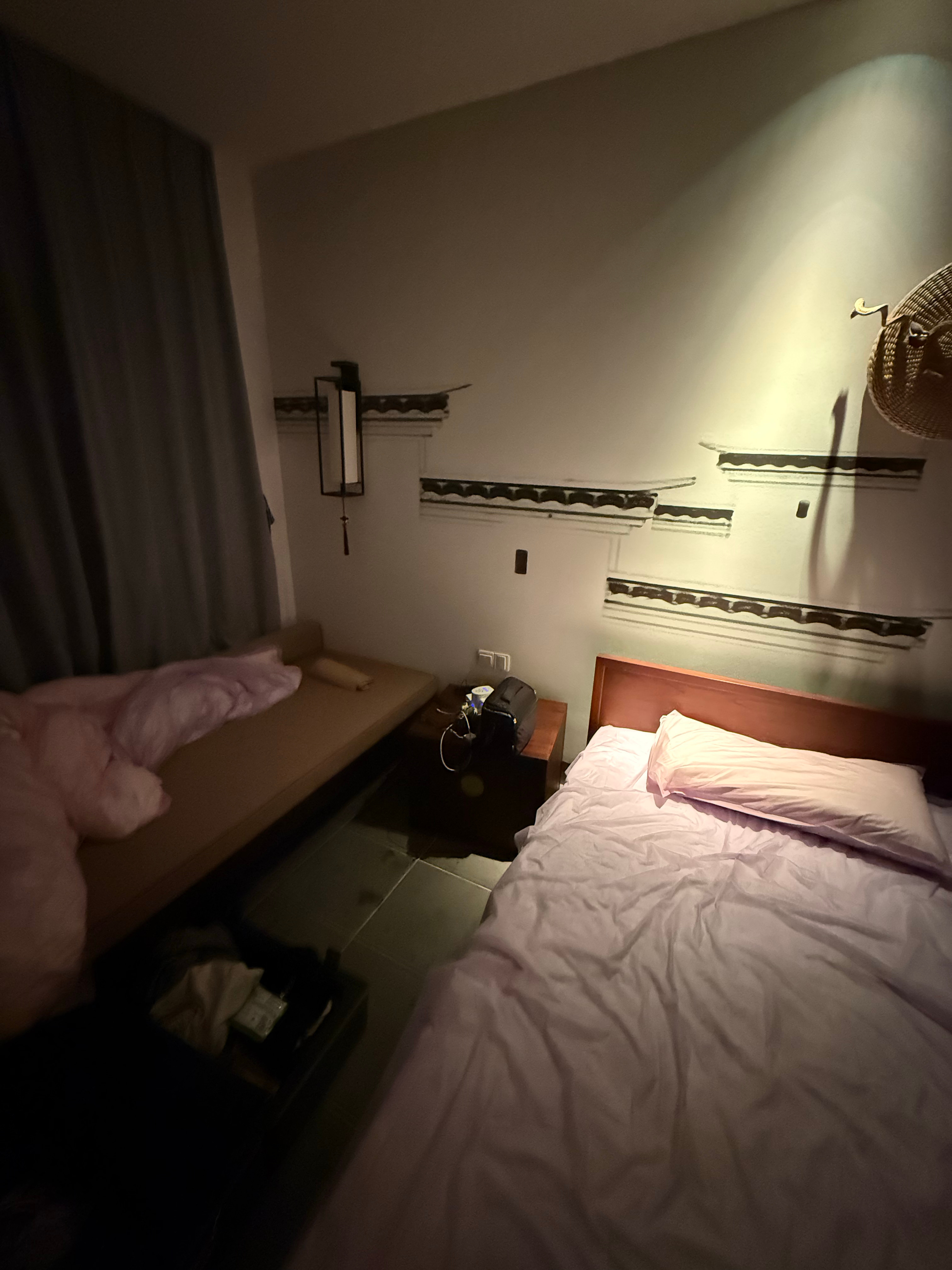 主打一个 有床不睡 ​​​
