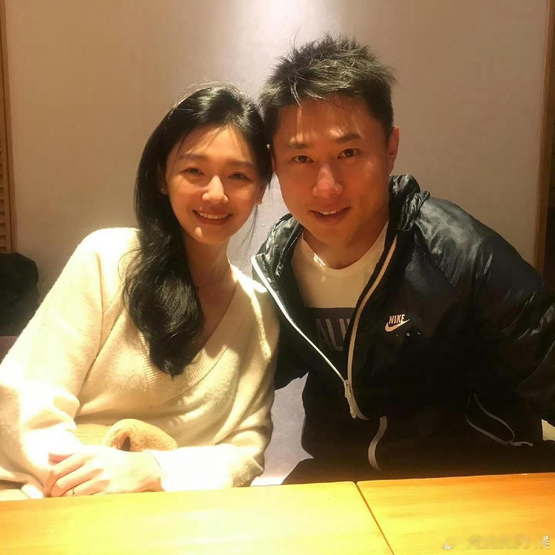 大S高中好友发文大S高中好友发文，她生前还是有很多好朋友好同学的。大S高中同学参