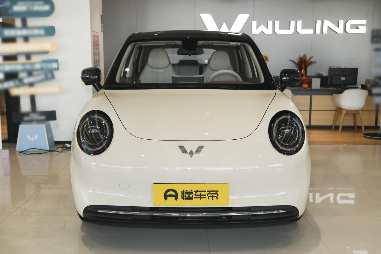 新晋代步小车五菱缤果Pro正式亮相，虽说官方说是全新外观设计，但实车看下来辨识度