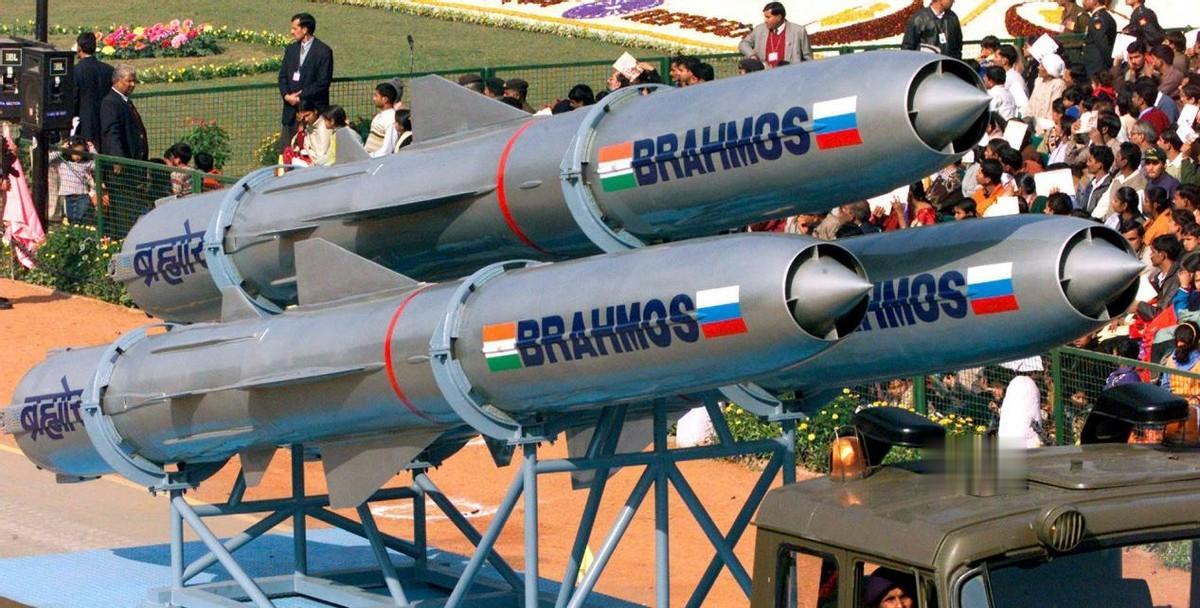 咖喱味DF-17出道即成“抗中神器”，印度能圆梦吗？