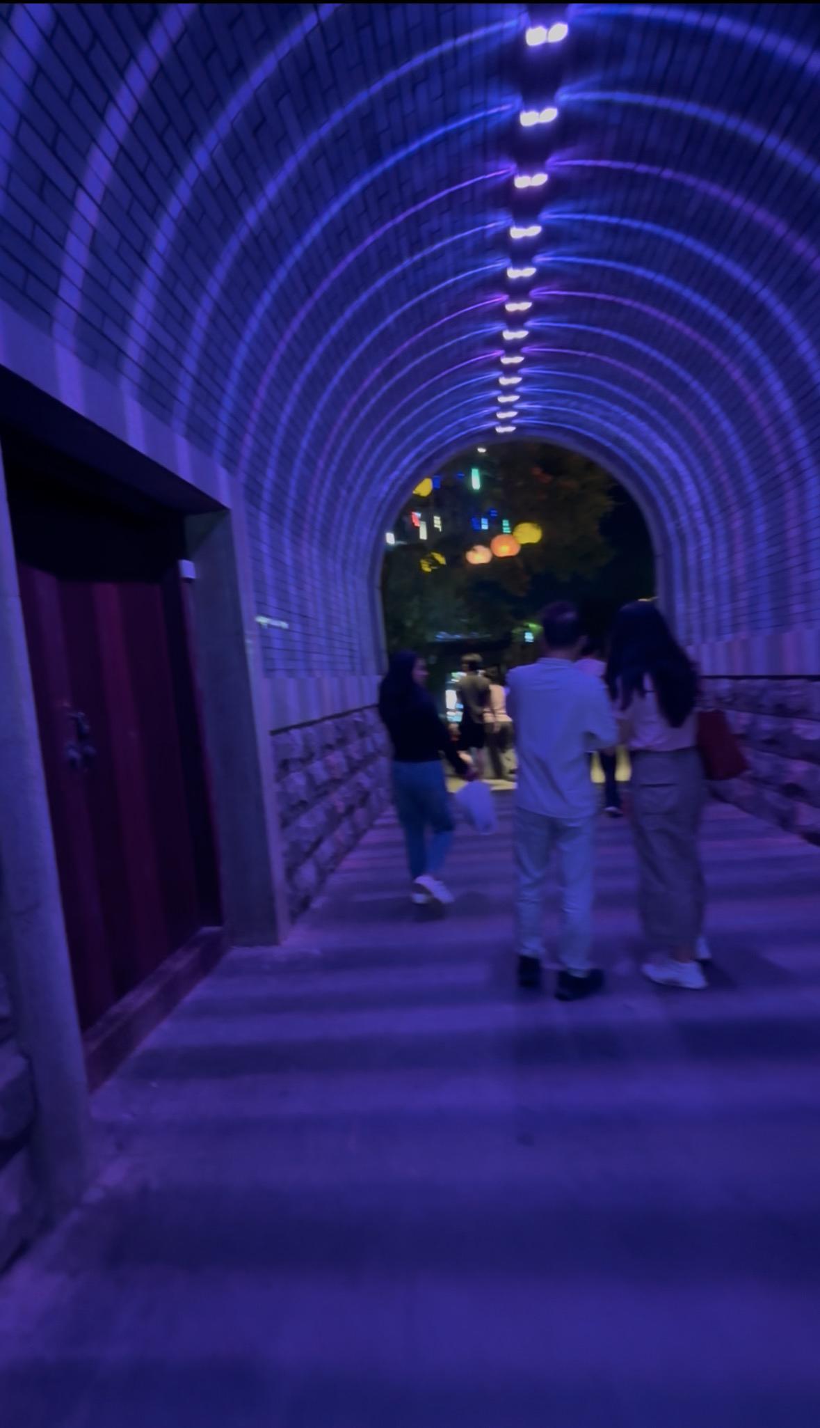 我的今日状态：🏝️旅行度假
我这里的天气：☀️晴天

普洱的茶马古城晚上很热闹