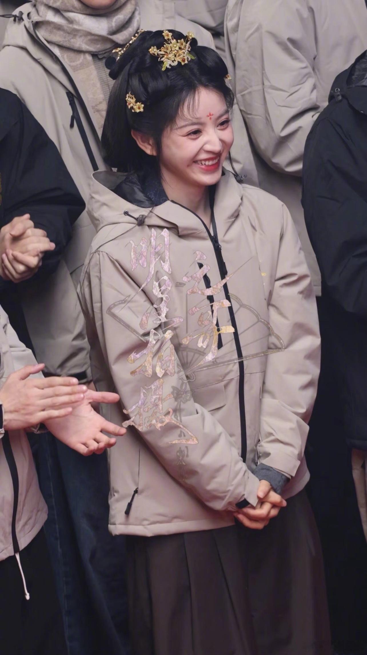 田曦薇、闫桉《嫁金钗》今日开机路透嫁金钗开拍