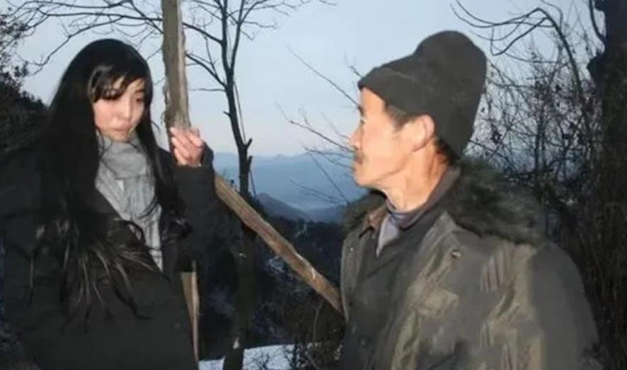 1998年，浙江，5岁女孩被寄养到陕西，一个农民家里。6年后，亲生父母强行把她领