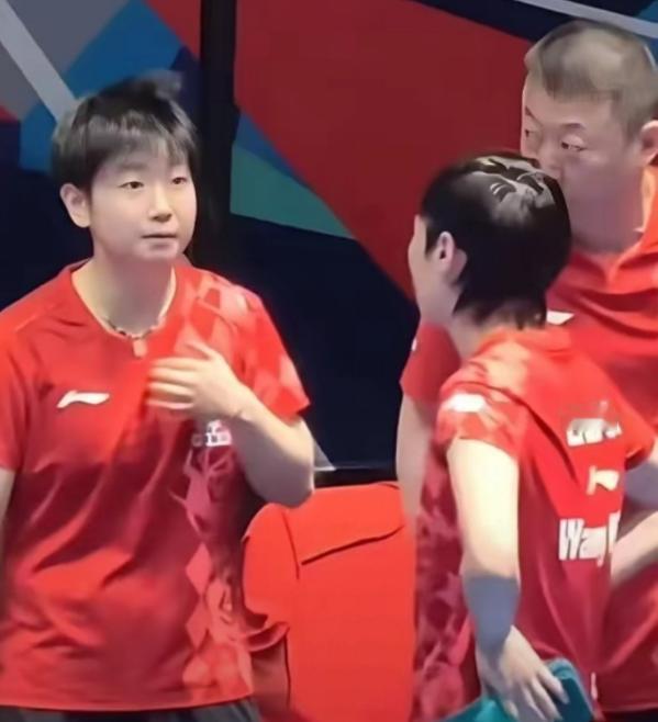 王曼昱决胜盘手心全是汗，孙颖莎走过来，没一句安慰，劈头盖脸就是一顿吼
 
不少观