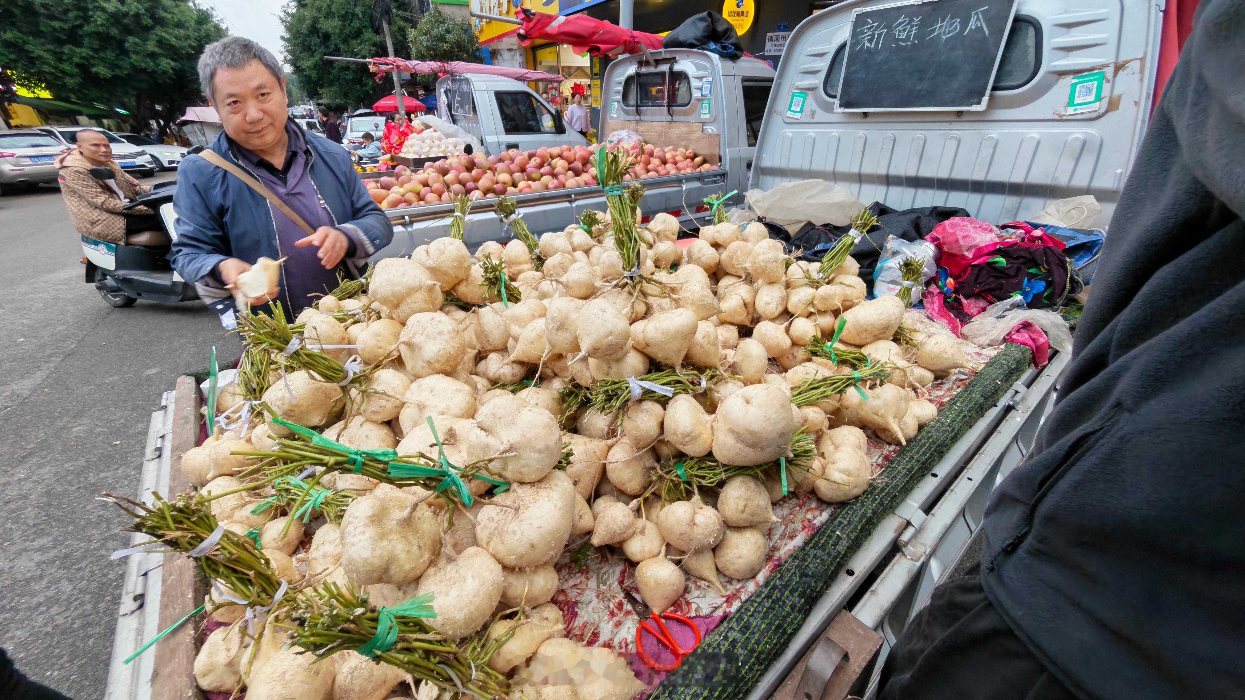 你们管这个叫什么？成都叫地瓜可以生吃也可以煎炒学知识了～ ​​​