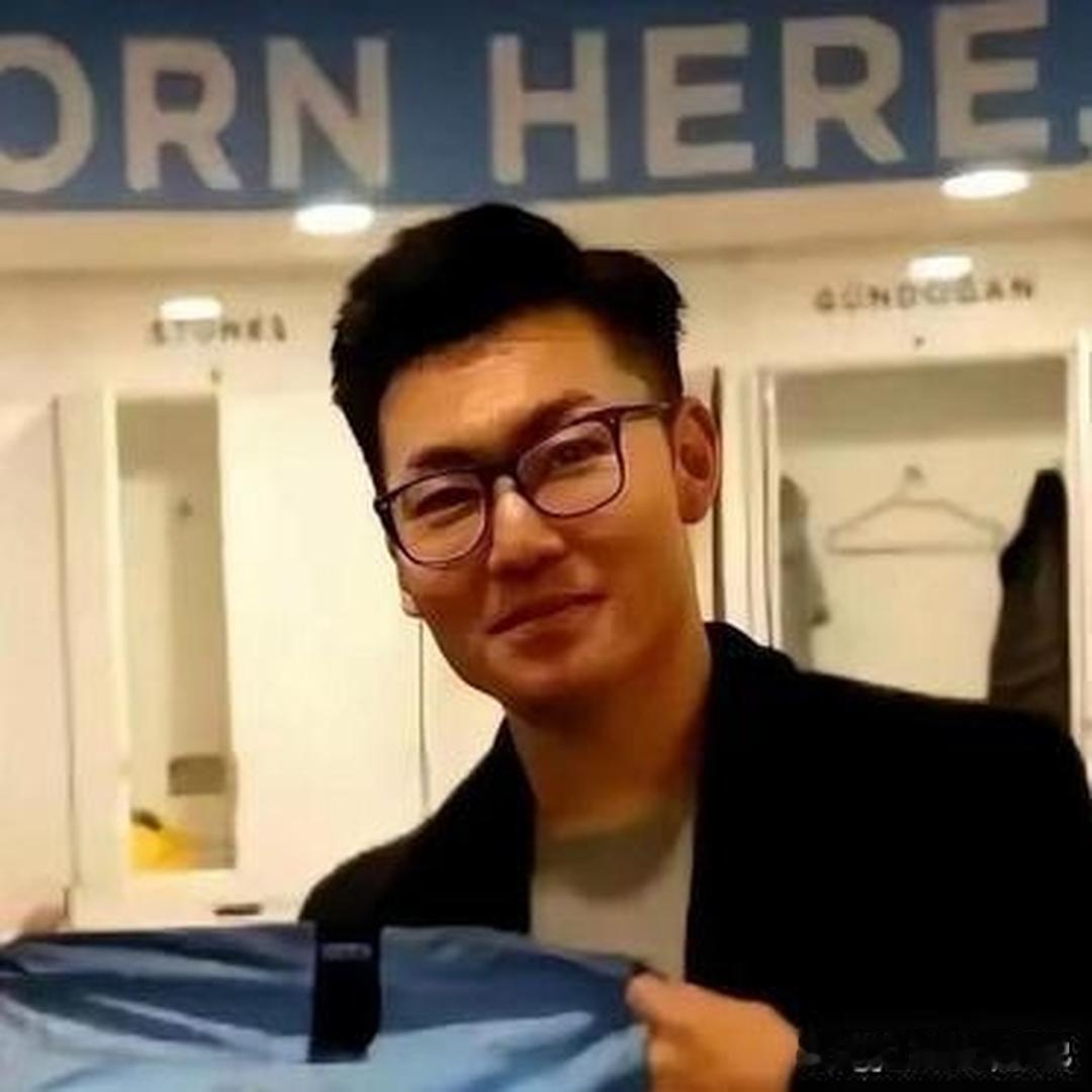 千万别吃惊，这就是圈层精英为子女筹谋的精心安排。白岩松的儿子白清扬，本科就读伦敦