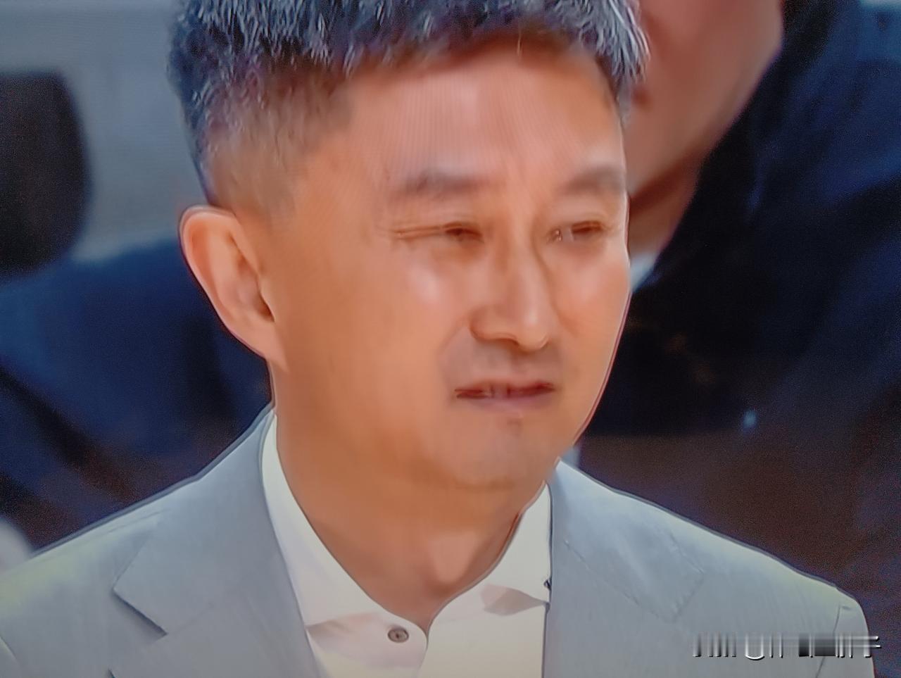 杜峰命还可以，今晚与新疆男篮的比赛没有出意外，一举拿下了软柿子新疆男篮。今晚，杜
