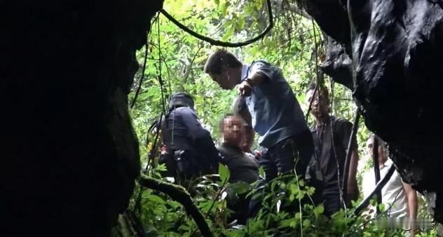 玉米地里起争执，丈夫捂死妻子埋入深山，一句“她跑了”欺骗所有人整整十三年
 
2