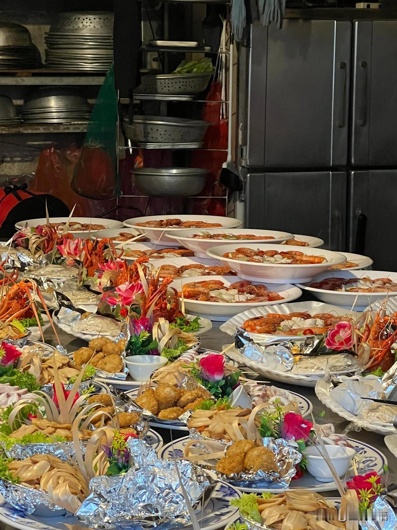 救命！两岸婚宴差别也太大了吧
在台湾吃婚宴，那叫一个实在！

10个人围一桌，1