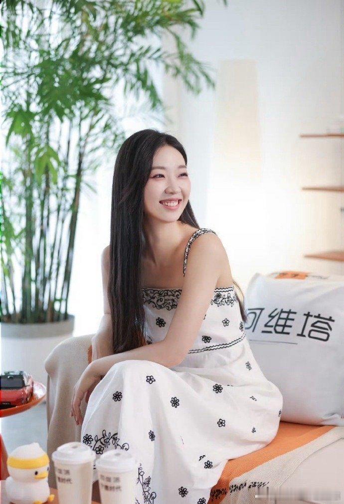 演员管乐[超话]张泉灵说浪姐里最爱看管乐整活每次看管乐在台上蹦跶整活，我妈都问：
