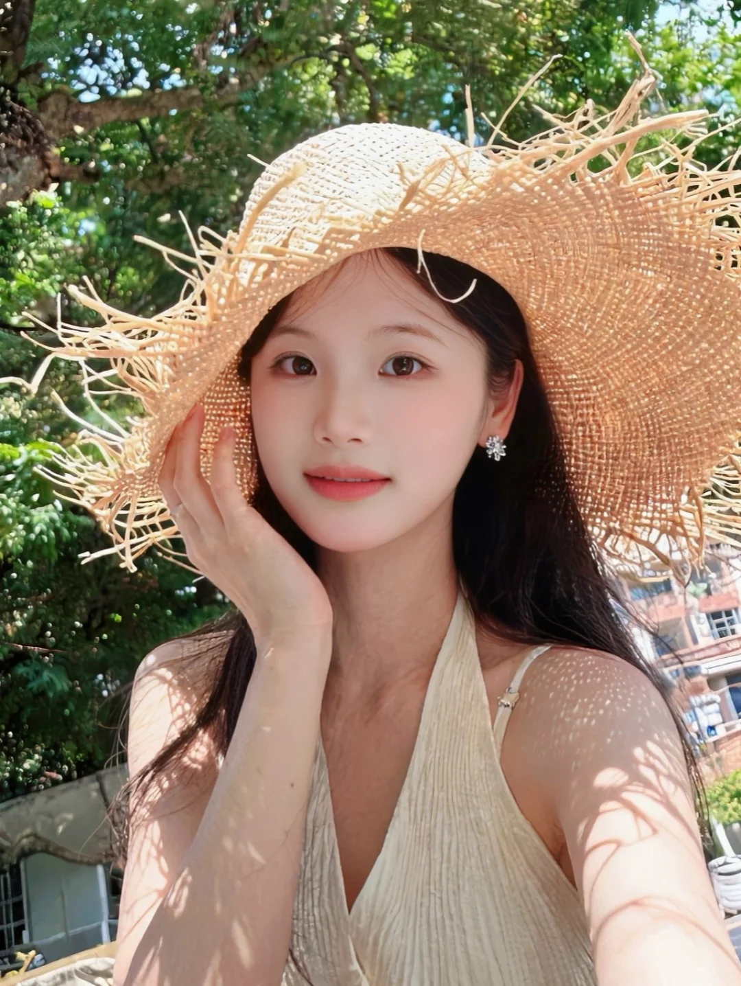 我只能把自己藏在草帽里👒