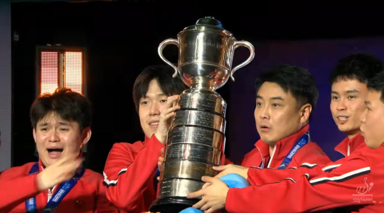 笑死我了！国乒庆祝的时候，放了烟花，王皓和林诗栋吓坏了！

今晚王皓脸上的褶子都