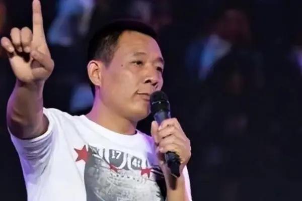 于东来的幸福观，治好了我的精神内耗
 
最近被胖东来于东来的话刷屏了，句句都是大