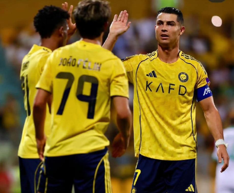 C罗荣誉或再增加一个足球先生？
C罗若达到这三个条件，可以竞争一下今年的亚洲足球