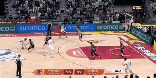 廖三宁这个绝杀真的不容易，最后三秒钟，一挑三，居然抛投命中，时间到球进得分。宏远