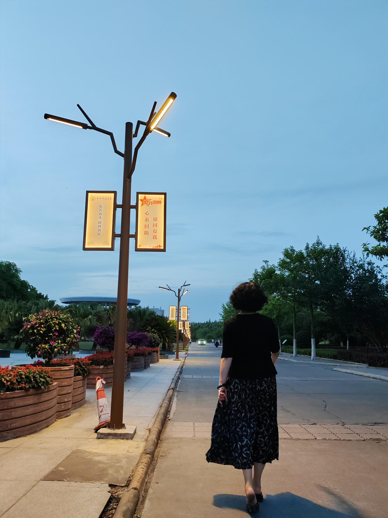 你有没有发现
母亲的婚姻，或者说家庭状况
最终会成为女儿生活的模板
女儿往往会重