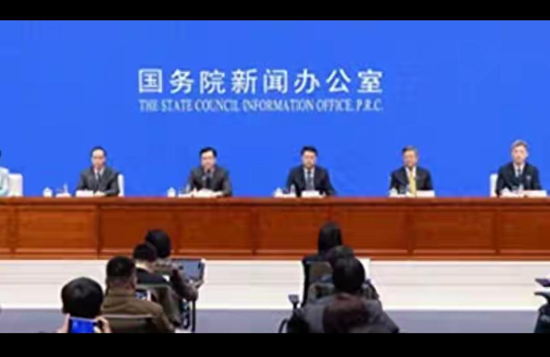 都8月上旬了，不少退休朋友天天刷官网，心里悬着一块大石头，职工养老金今年到底还会
