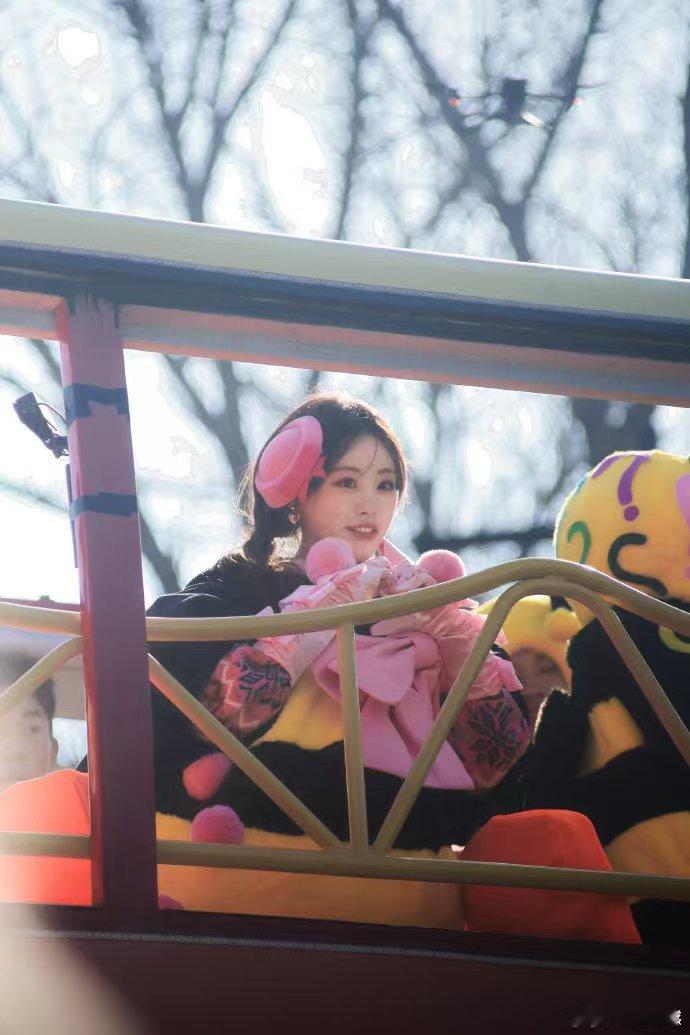 祝绪丹跳起舞来duangduang的 刷到她周五晚高疯的路透，第一反应就是：这也