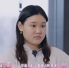 张家齐那句“我不是妈妈养大的，我是队里养大的”，直接把很多人看破防了。
她6岁进