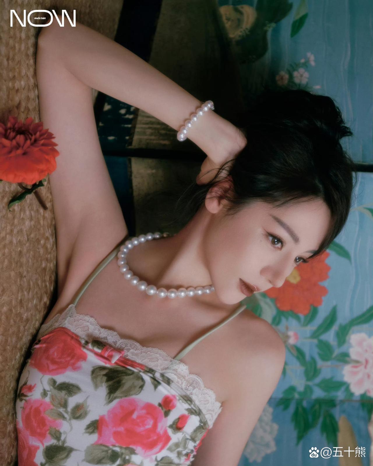 妈呀！迪丽热巴这全新时尚大片一出来，我眼睛都看直了，直接被美到失语！



她身