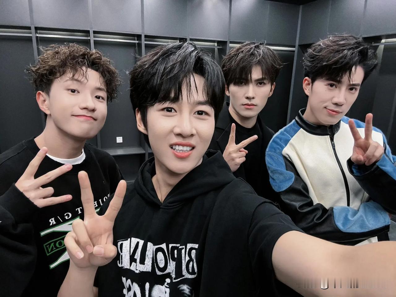 近几日，四个勤天卓沅、鹭卓、李耕耘和王一珩一起参与综艺《超新星运动会5》。他们受