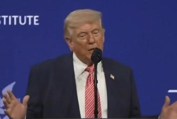 特朗普曾警告全世界：你们可以不喜欢中国，甚至你们也可以不尊重中国，但是你们不得不