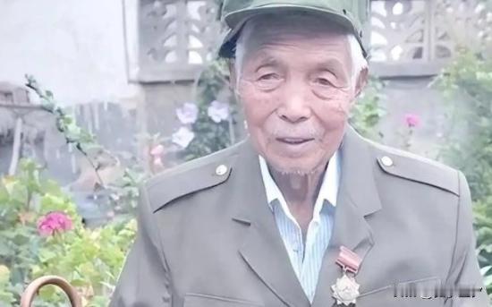 1979年，战士黄干宗被两名越南女兵活捉，他本已经做好了慷慨赴死的准备，没想到两