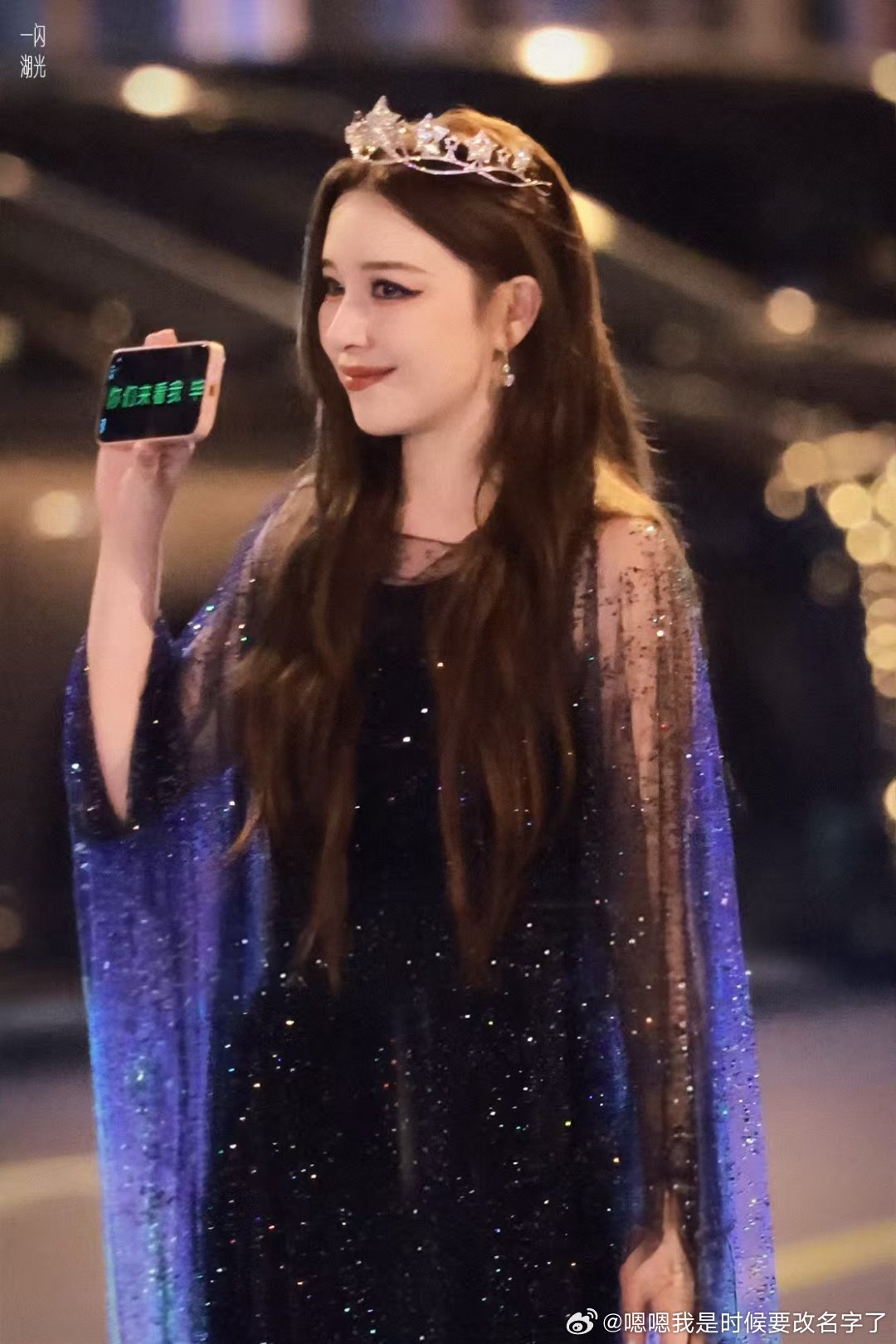 阚清子意难平阚清子机场被粉丝感动哭姐姐没成团又怎样，机场收到纪念册哭得我鼻子一酸