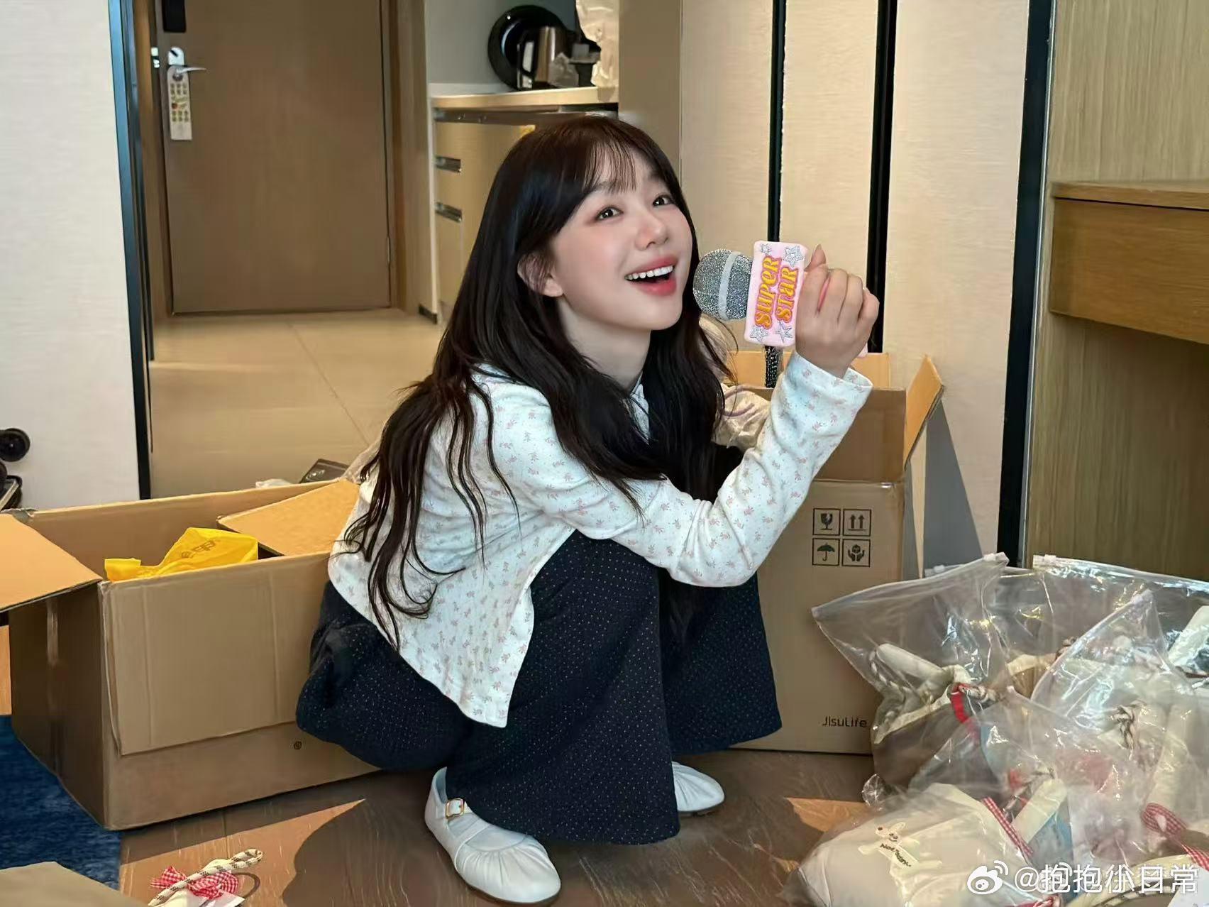 徐梦洁乘风自我介绍徐梦洁对镜子演练自我介绍 谁懂啊！看到徐梦洁偷偷对着镜子练乘风