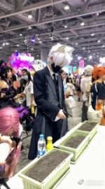 #去漫展都要种地的中国人# 这样子的种蘑菇环节应该蛮有意义的，至少此时此刻这样子