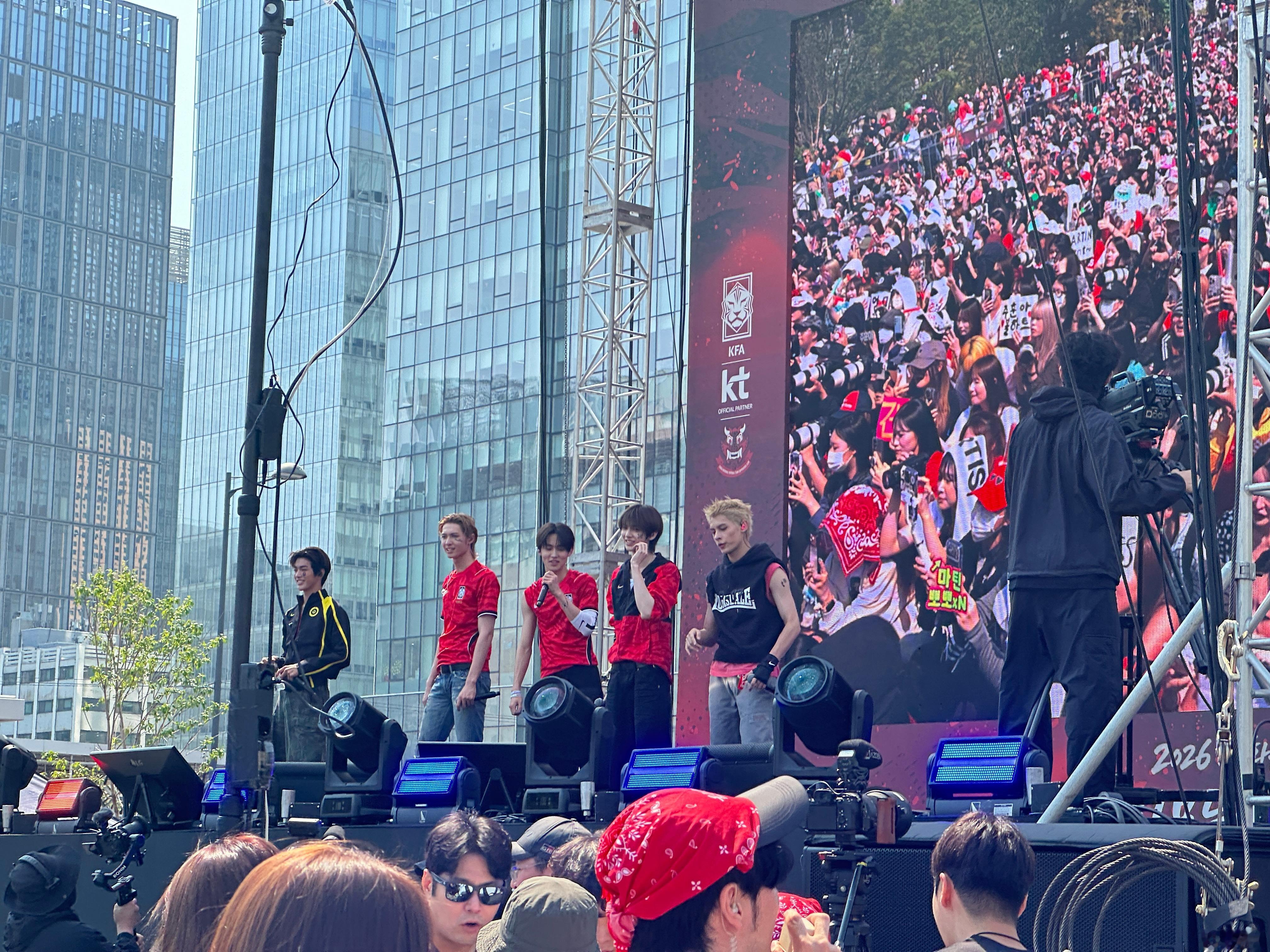 套孙和我的距离不到10米 韩国·光化门广场