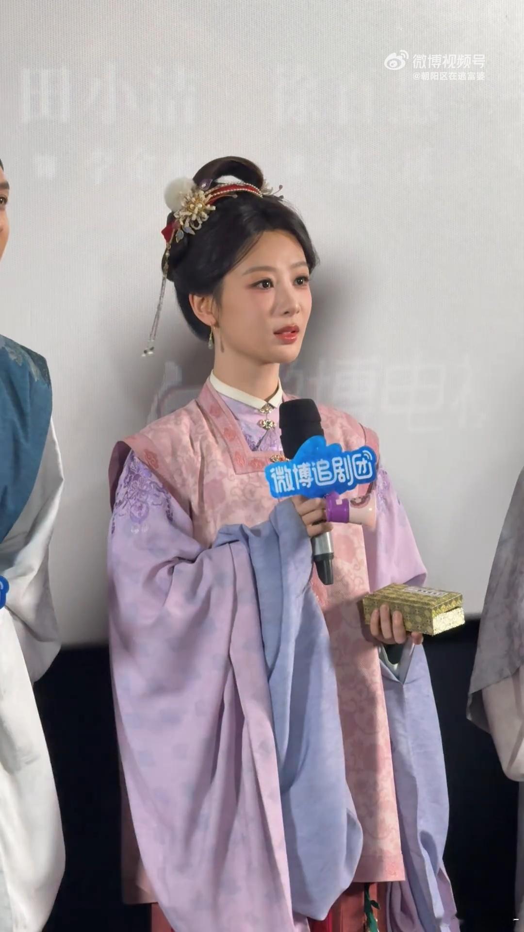 杨紫事业运只传自己 粉丝：紫妹传点事业运！杨紫：那我可不传，我只传我自己。哈哈哈