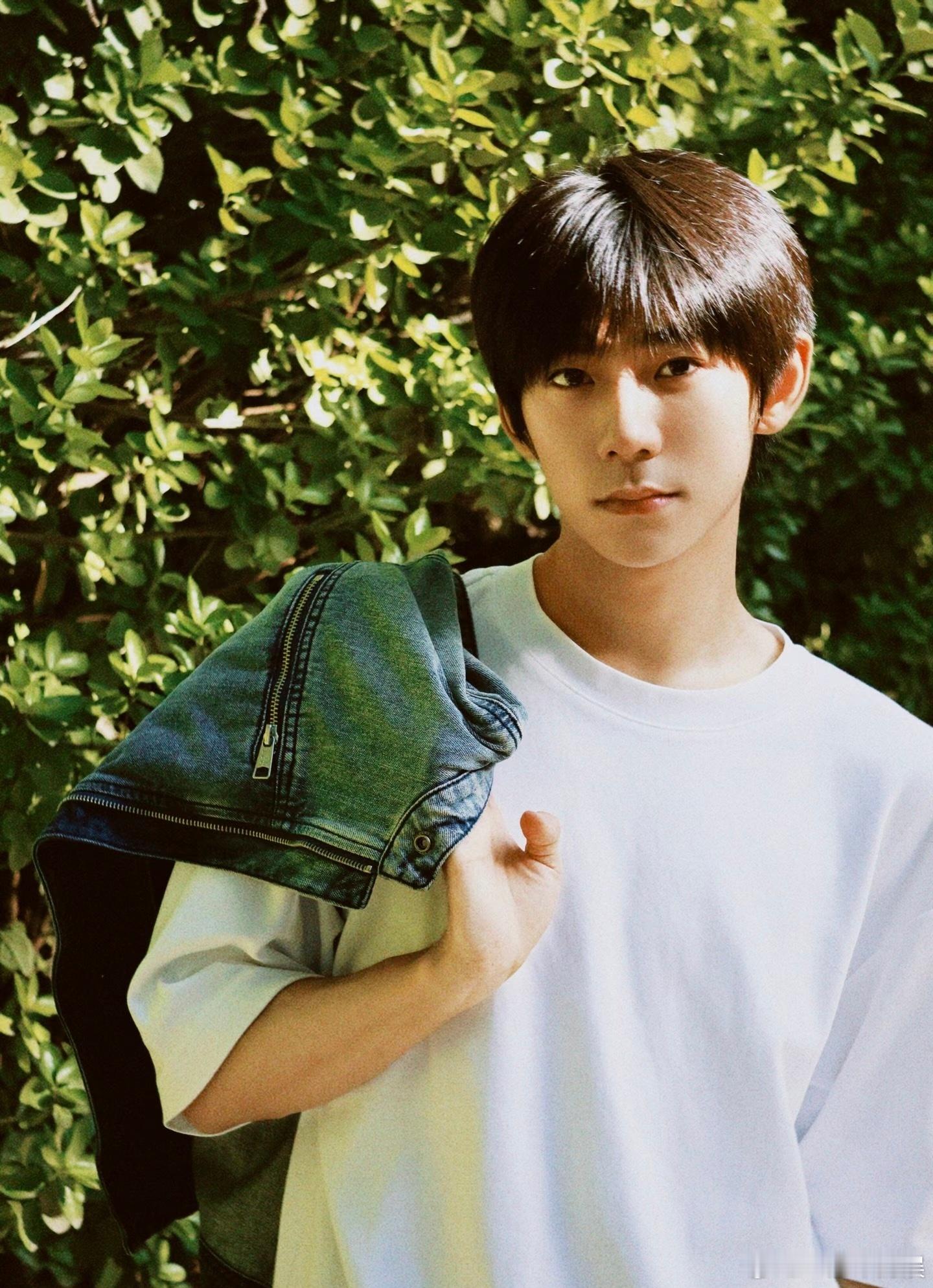 刘家祎演韩一墨太对味了刘家祎这张脸天生适合演悬疑 刘家祎和韩一墨锁死！阴郁中藏着